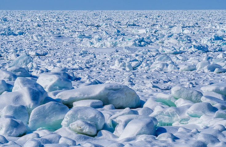 一生に一度は観たい！「流氷」見学の絶景体験