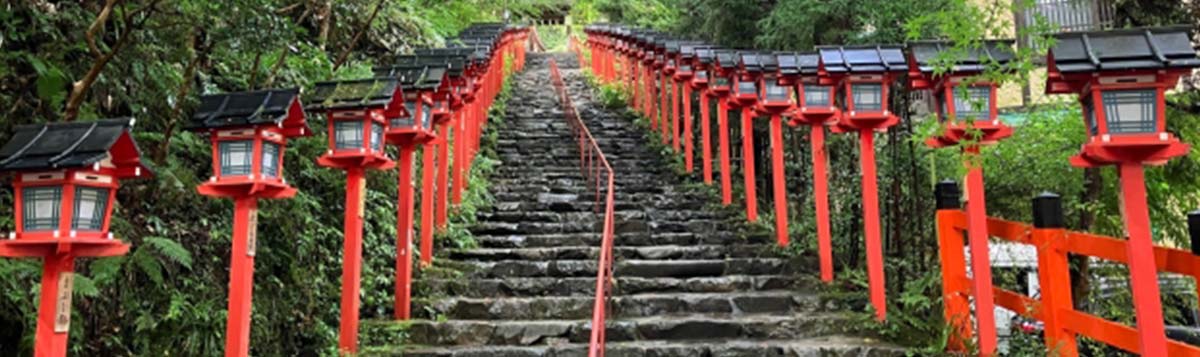 【京都・貴船神社】女子旅に絶対おすすめ！運気上昇パワースポットの見どころ＆お得なバスツアー徹底解説