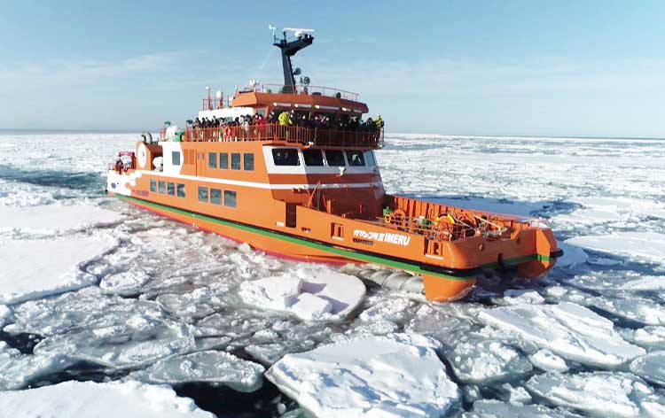 新造船・流氷砕氷船『ガリンコ号III・IMERU』乗船体験！流氷の中を航跡を描きながら進むクルージング